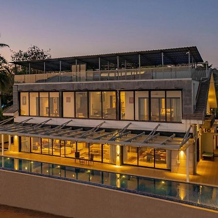 Oceanic Sunsets With River View, Comp Breakfast & Infinity Pool At Stayvista Verem Экстерьер фото