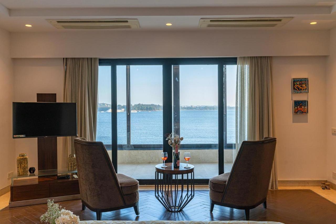 Oceanic Sunsets With River View, Comp Breakfast & Infinity Pool At Stayvista Verem Экстерьер фото